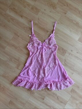 Delicate Pink Lace-Trim Babydoll Chemise with Matching String Thong